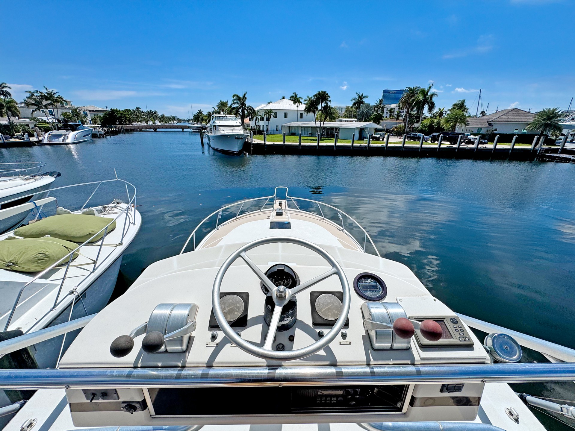 Yacht Photo 26